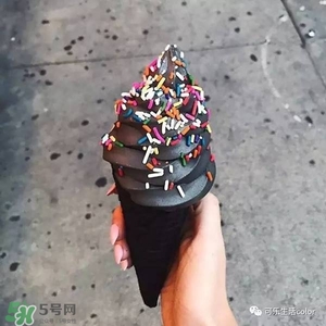 炭黑冰淇淋好吃嗎？炭黑冰淇淋哪里買？