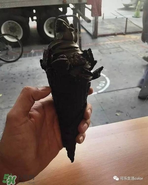 炭黑冰淇淋好吃嗎？炭黑冰淇淋哪里買？