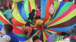 餃子在幼兒園玩的游戲叫什么？彩虹傘的捕魚游戲怎么玩？