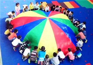 餃子在幼兒園玩的游戲叫什么？彩虹傘的捕魚游戲怎么玩？