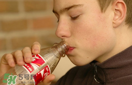 喝碳酸飲料會(huì)殺精嗎？碳酸飲料會(huì)導(dǎo)致不孕嗎