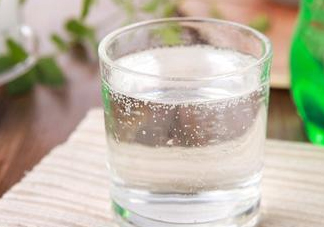 雪碧是碳酸飲料嗎？雪碧是酸性還是堿性？