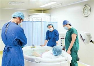 水中分娩是怎樣的？水中分娩與傳統(tǒng)分娩的區(qū)別有哪些？