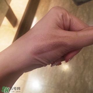 嬌蘭小黑裙007值得入嗎？嬌蘭小黑裙007唇膏口紅怎么樣？