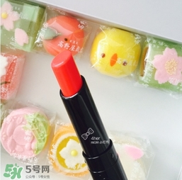嬌蘭小黑裙003多少錢？嬌蘭小黑裙唇膏003專柜價格