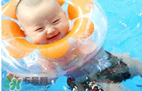 寶寶游泳耳朵進(jìn)水了怎么辦？寶寶游泳如何避免耳朵進(jìn)水？