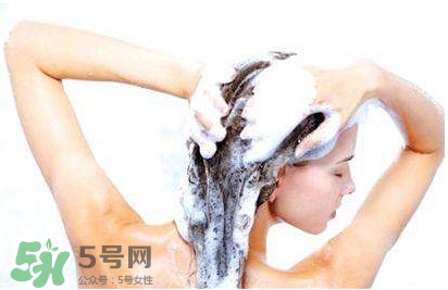 老人誤喝洗發(fā)乳 洗發(fā)乳是洗發(fā)水還是護(hù)發(fā)素？