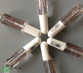 rimmel口紅雨衣英版日版哪個(gè)好？rimmel口紅雨衣英版日版區(qū)別