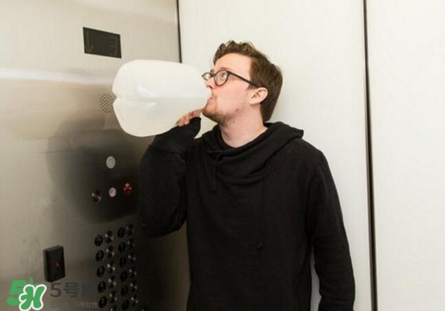 30天不喝飲料，妹子的對(duì)比照令人震驚 喝白開水的好處