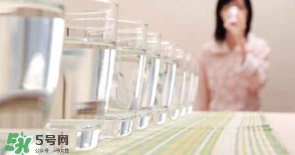 30天不喝飲料，妹子的對(duì)比照令人震驚 喝白開水的好處
