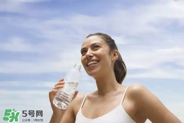 30天不喝飲料，妹子的對(duì)比照令人震驚 喝白開水的好處