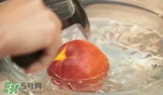 吃桃子要不要削皮？吃桃子的去皮方法