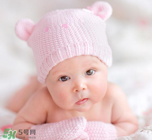 寶寶中暑的癥狀是什么？寶寶夏天如何判斷是否中暑？