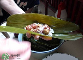 包粽子是生米還是熟米？包粽子的米是煮的還是生的？