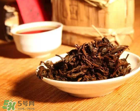 普洱茶發(fā)霉了怎么處理？普洱茶發(fā)霉了還能喝嗎？