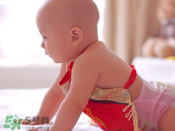 夏天寶寶睡覺穿什么好？夏天寶寶睡覺能光著睡嗎？
