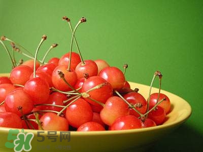 哺乳期能吃櫻桃嗎？哺乳期吃櫻桃寶寶會(huì)上火嗎？