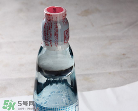 波子汽水彈珠怎么拿出來？怎么把波子汽水的彈珠拿出來？