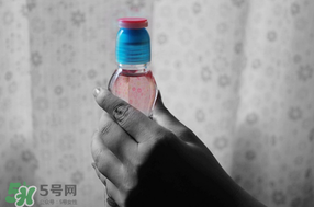 彈珠汽水怎么開？彈珠汽水怎么開不會噴？