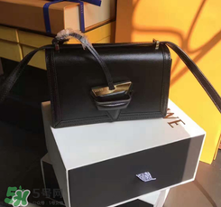 loewe三角包正品多少錢(qián)？羅意威巴塞羅那三角包專(zhuān)柜價(jià)格