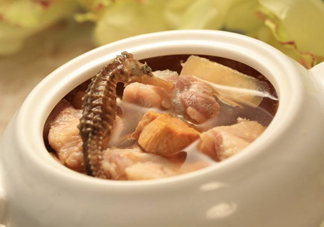 鱷魚肉燉湯要去皮嗎？鱷魚肉煲湯新鮮的好還是干的好