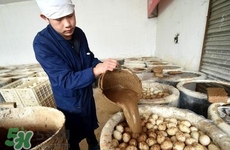 松花蛋是怎么做出來(lái)的？松花蛋的家庭腌制方法