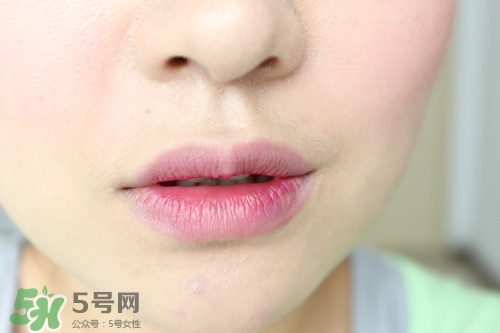 染唇液怎么用？染唇液使用方法