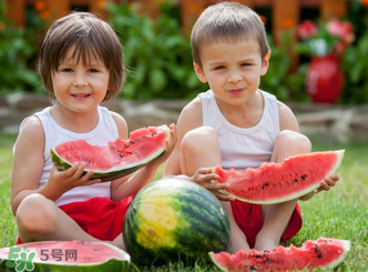 寶寶發(fā)燒時(shí)能吃西瓜嗎？寶寶咳嗽能不能吃西瓜？