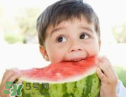 寶寶發(fā)燒時(shí)能吃西瓜嗎？寶寶咳嗽能不能吃西瓜？