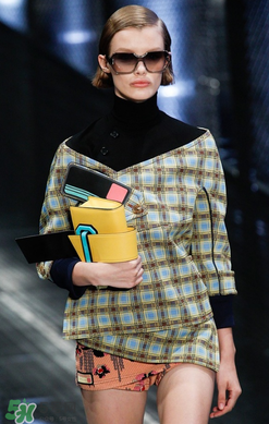prada ribbon尺寸多大？普拉達(dá)舌頭包尺寸介紹