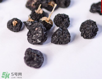 黑枸杞真假怎么辨別？黑枸杞真假辨別的方法