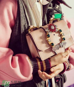 miumiu miulady包包正品多少錢？miulady寶石包專柜價(jià)格