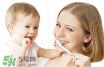 寶寶換牙可以吃糖嗎？小孩換牙期間能不能吃糖？
