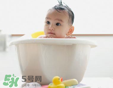 寶寶可以用金銀花水洗澡嗎？金銀花水洗澡好嗎?