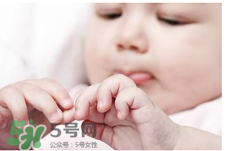 寶寶指甲凹凸不平是什么原因？寶寶指甲凹凸不平正常嗎？
