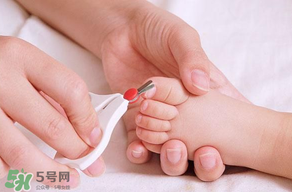 寶寶指甲多久剪一次？寶寶指甲多大可以剪？