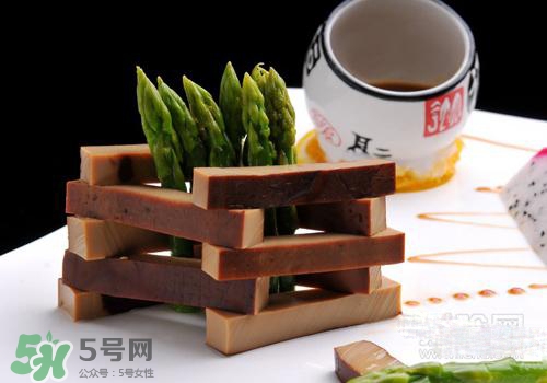 蘆筍焯水幾分鐘可以吃？蘆筍要焯水幾分鐘