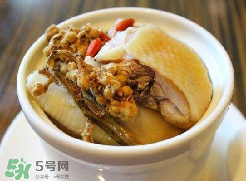 枇杷花怎么煲湯？枇杷花煲湯搭配什么最佳？
