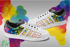2017adidas pride系列有哪幾款？阿迪達(dá)斯彩虹配色運動鞋好看嗎？