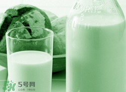 胃脹氣可以喝牛奶嗎？胃脹氣喝牛奶會(huì)怎樣？