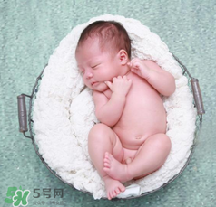 嬰兒吃藥后多久可以吃奶？嬰兒吃藥后多久可以喝奶粉？