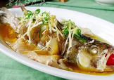 鱸魚(yú)怎么做好吃又簡(jiǎn)單？清蒸鱸魚(yú)的做法