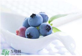 藍(lán)莓和牛奶可以一起吃嗎？吃完藍(lán)莓可以喝牛奶嗎？
