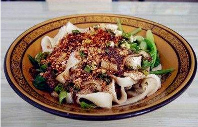 油潑面怎么做好吃？陜西油潑面的正宗做法