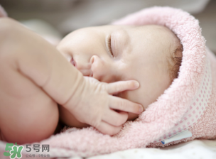 夏季怎么預防寶寶著涼？怎么預防寶寶涼著肚子？