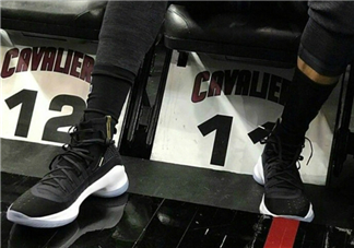 under armour curry4黑金怎么樣？庫(kù)里總決賽戰(zhàn)靴客場(chǎng)配色諜照曝光