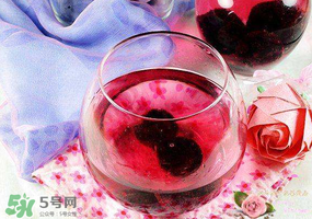 楊梅酒能放冰箱嗎？楊梅酒能冰凍嗎？