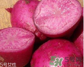 紅土豆是轉(zhuǎn)基因的嗎？紅土豆和正常土豆的區(qū)別
