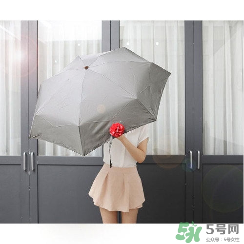黑檸檬和蕉下哪個好？黑檸檬和蕉下太陽傘對比