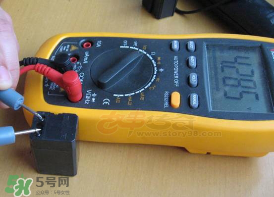 電蚊拍充不進(jìn)電怎么回事？電蚊拍充不了電怎么辦？
